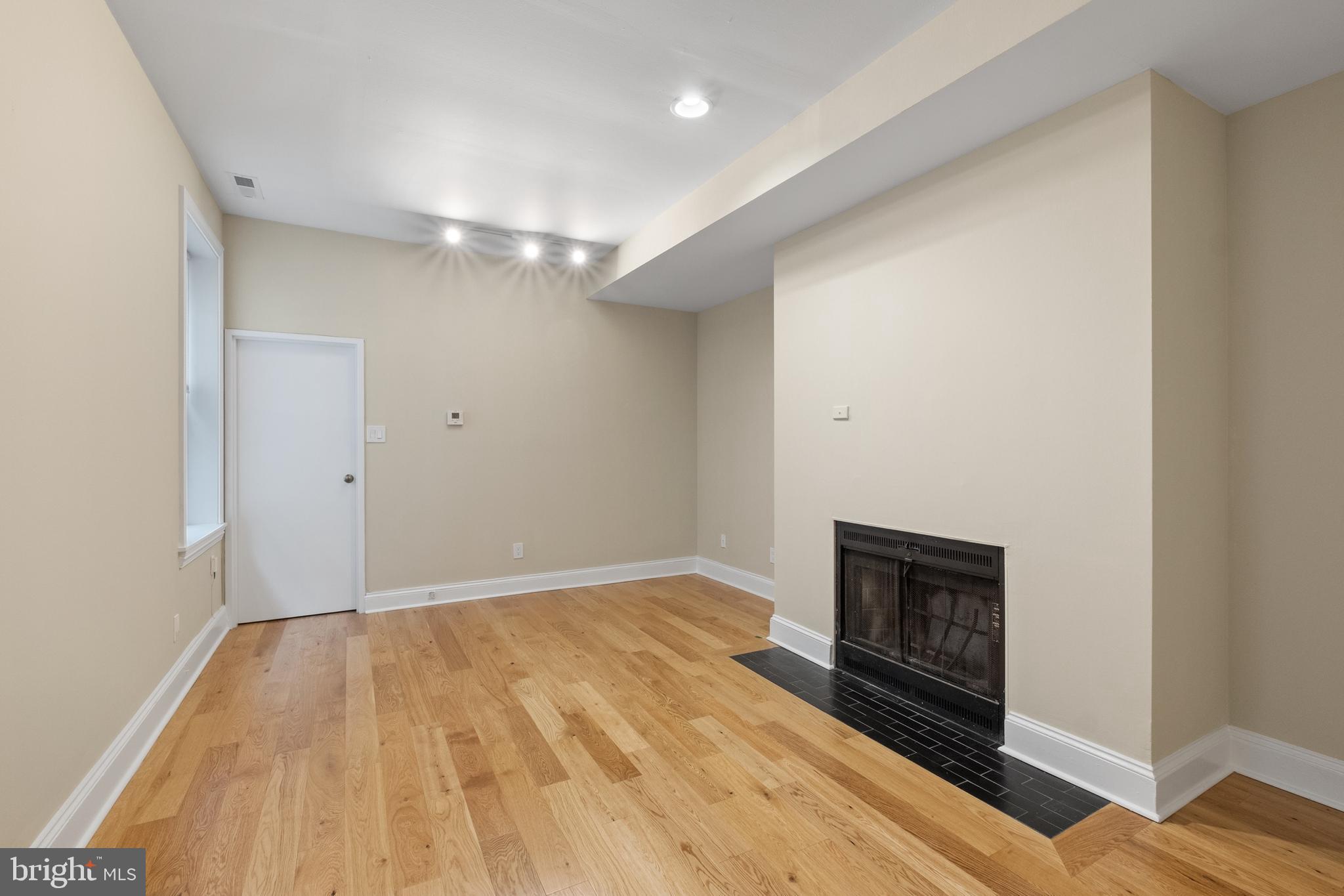 ART MUSEUM AREA - Residential Lease