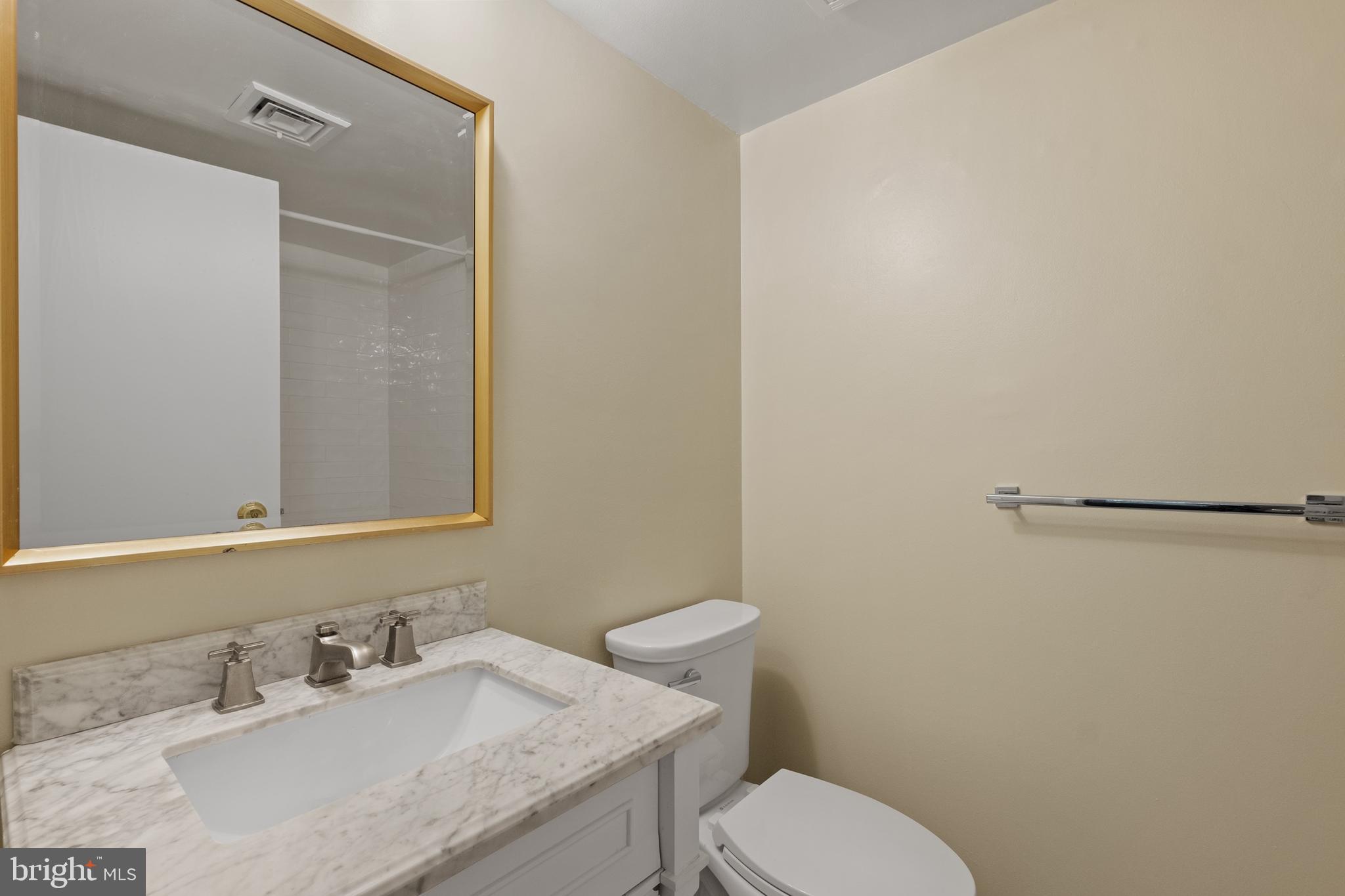 ART MUSEUM AREA - Residential Lease