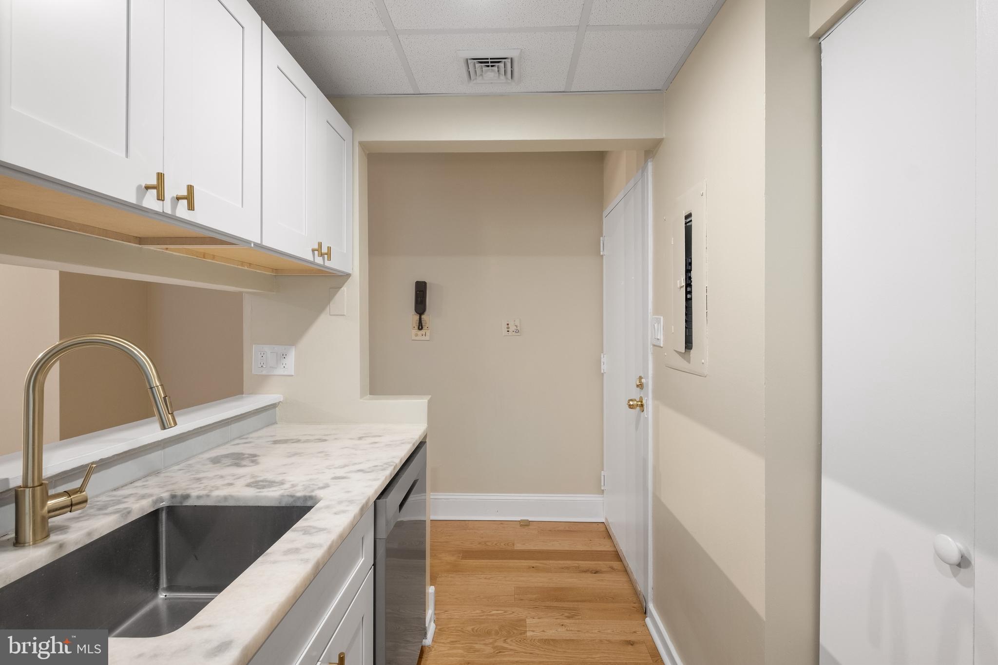 ART MUSEUM AREA - Residential Lease