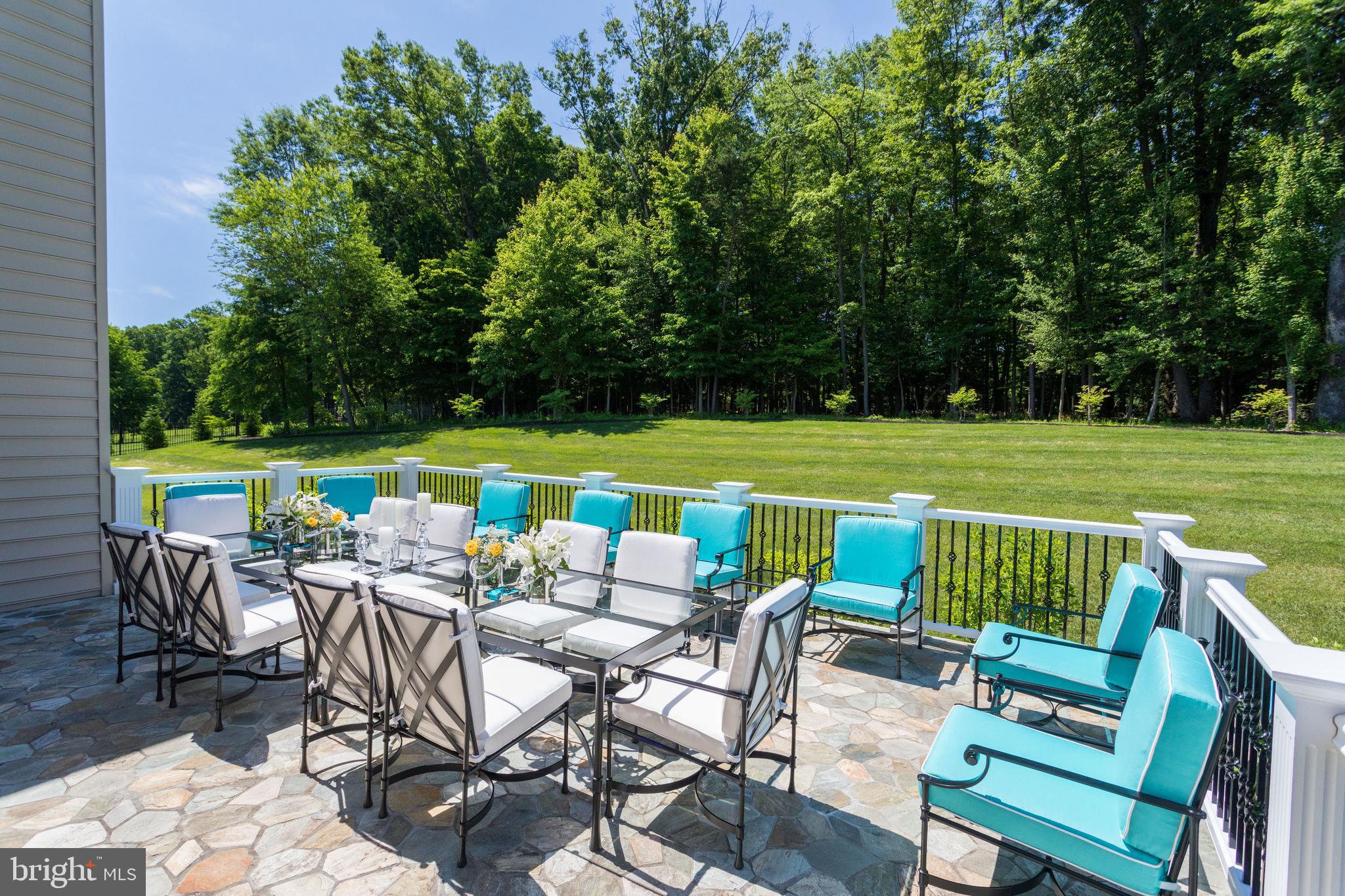 1678 HUNTING CREST WAY