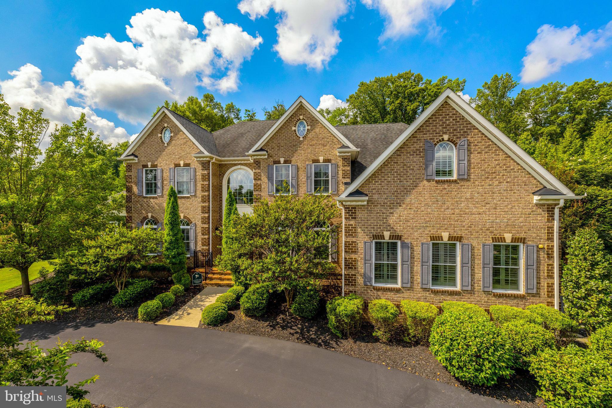 1678 HUNTING CREST WAY