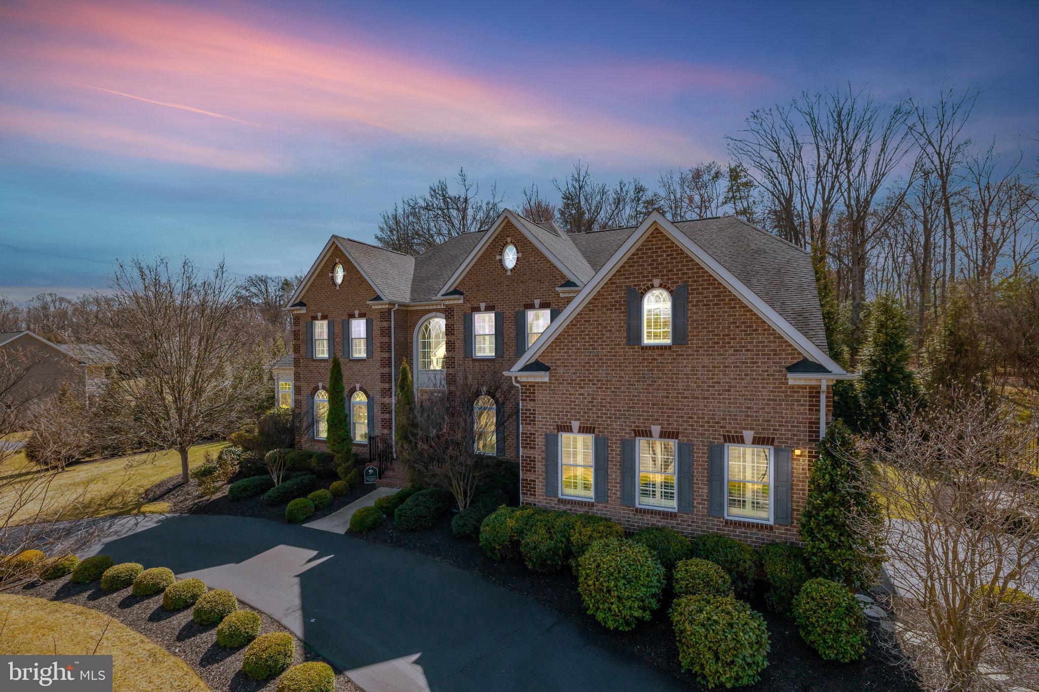 1678 HUNTING CREST WAY