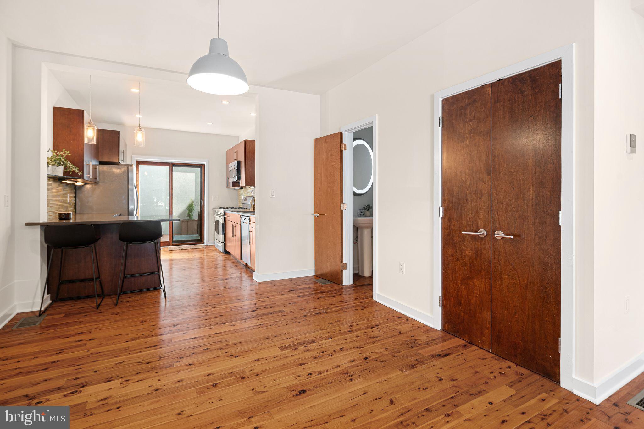 1245 E COLUMBIA AVENUE