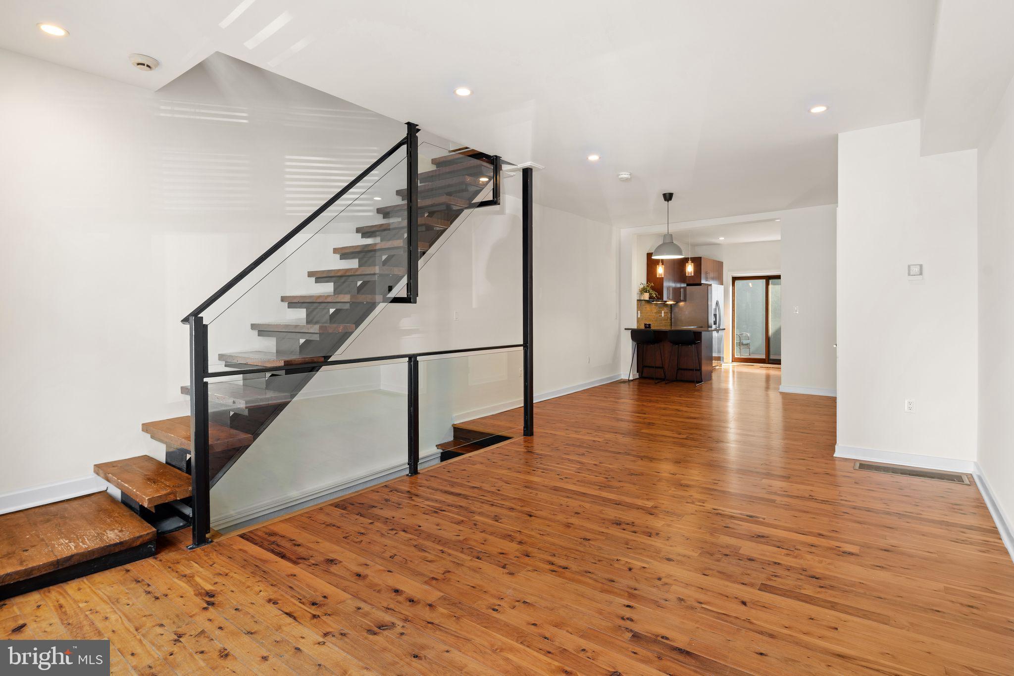 1245 E COLUMBIA AVENUE