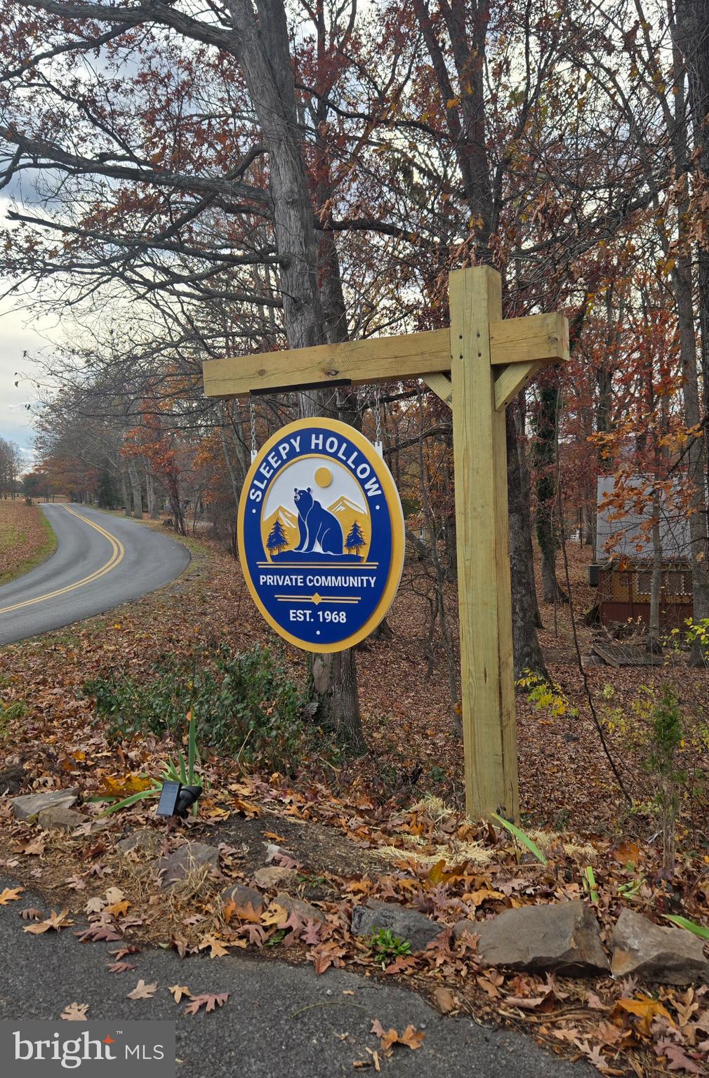 SLEEPY HOLLOW - Land