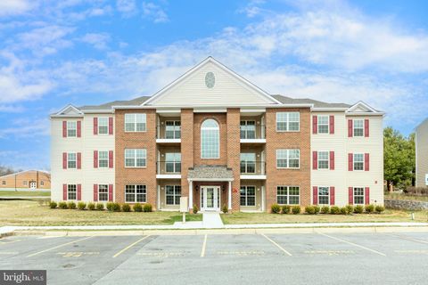 Condo For Sale - 820 Wembley Drive Dr #2B<br/> HAMPSTEAD, MD 21074