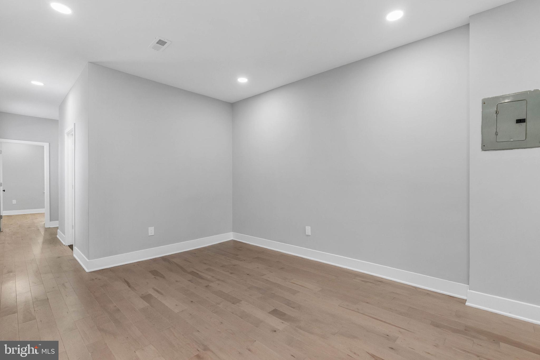 FAIRMOUNT - Commercial Sale