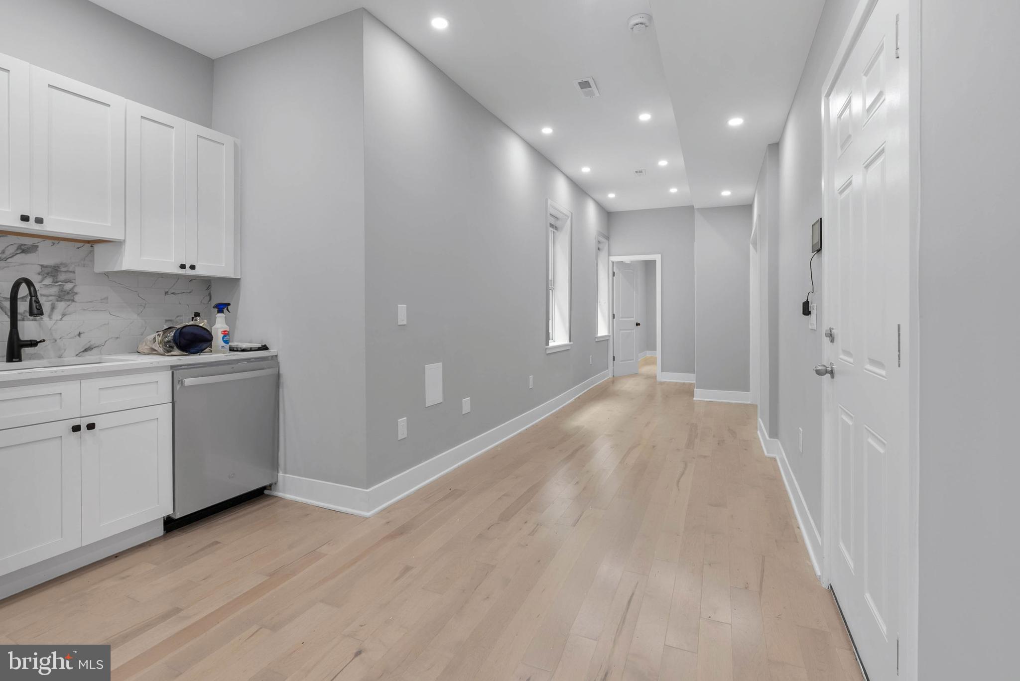 FAIRMOUNT - Commercial Sale