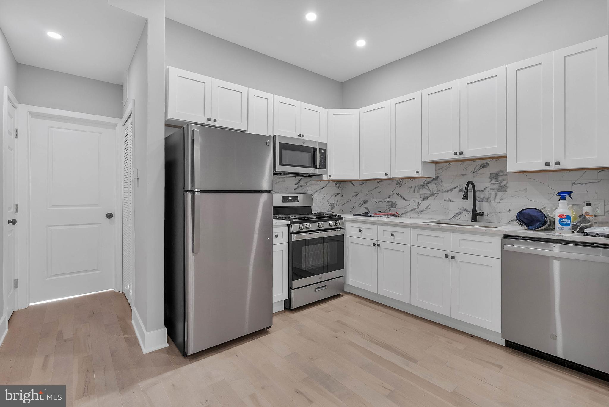 FAIRMOUNT - Commercial Sale