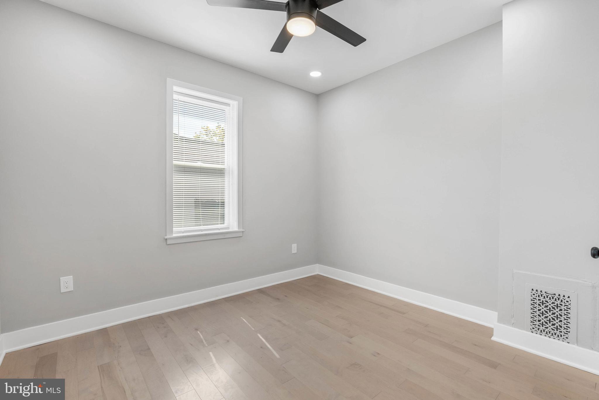 FAIRMOUNT - Commercial Sale