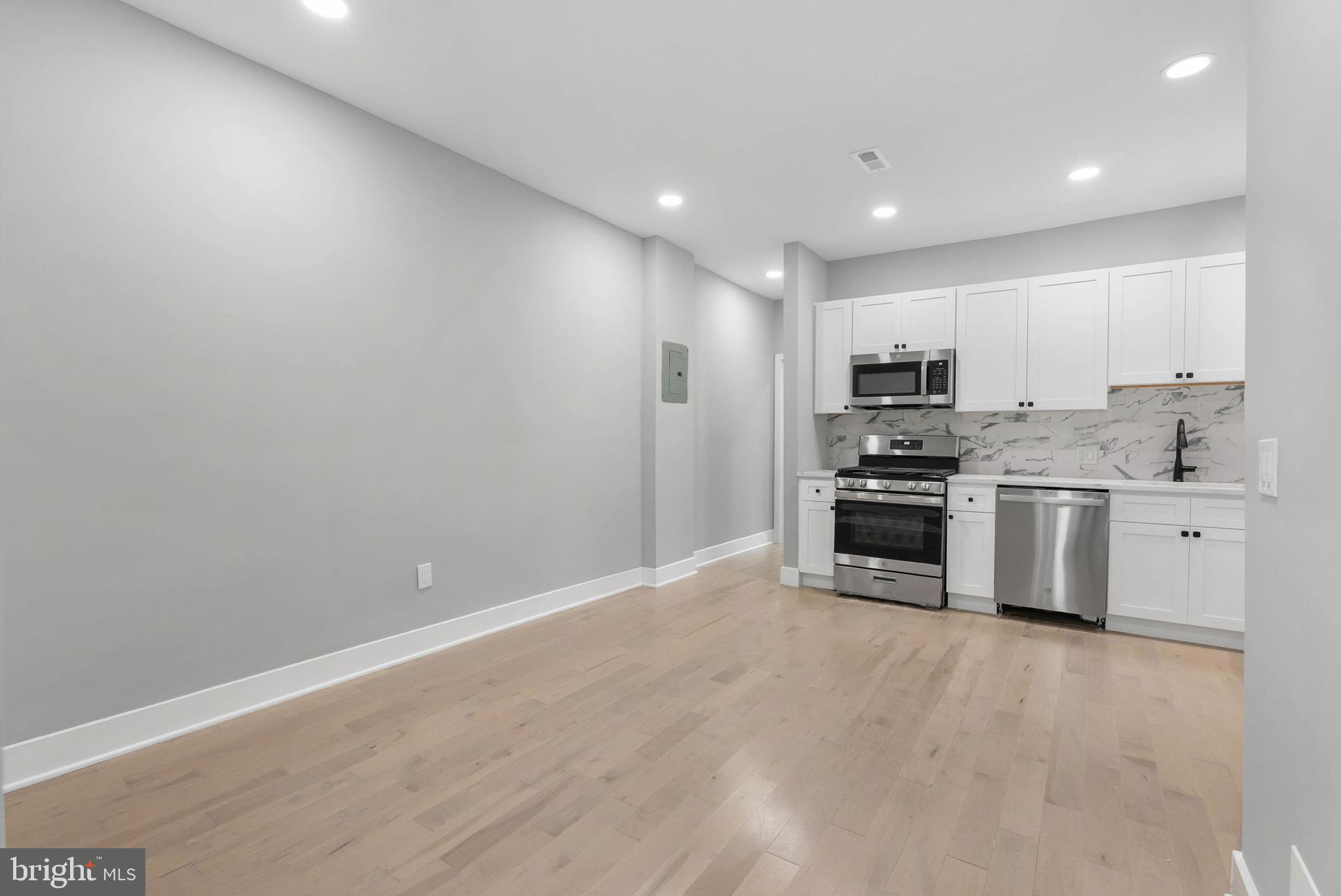 FAIRMOUNT - Commercial Sale