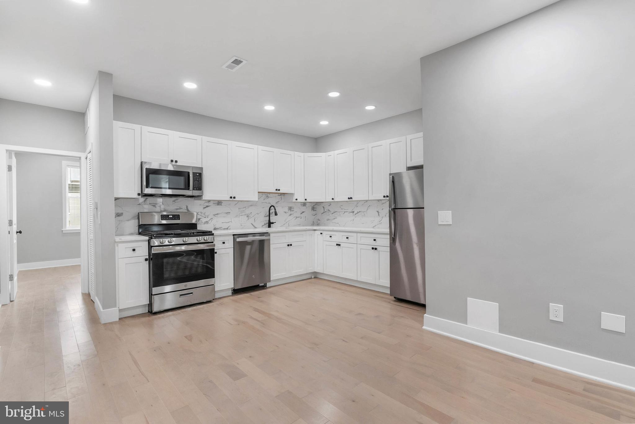 FAIRMOUNT - Commercial Sale