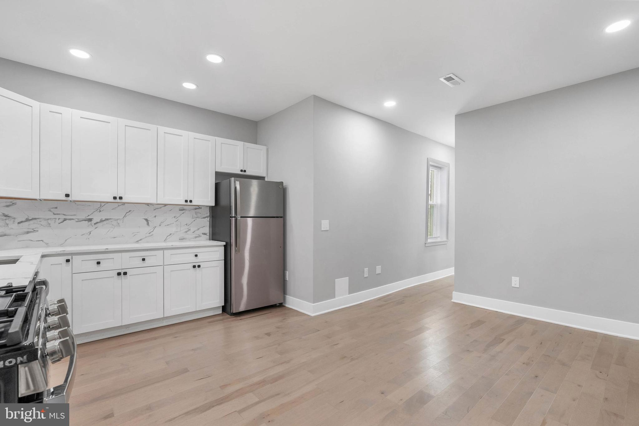 FAIRMOUNT - Commercial Sale