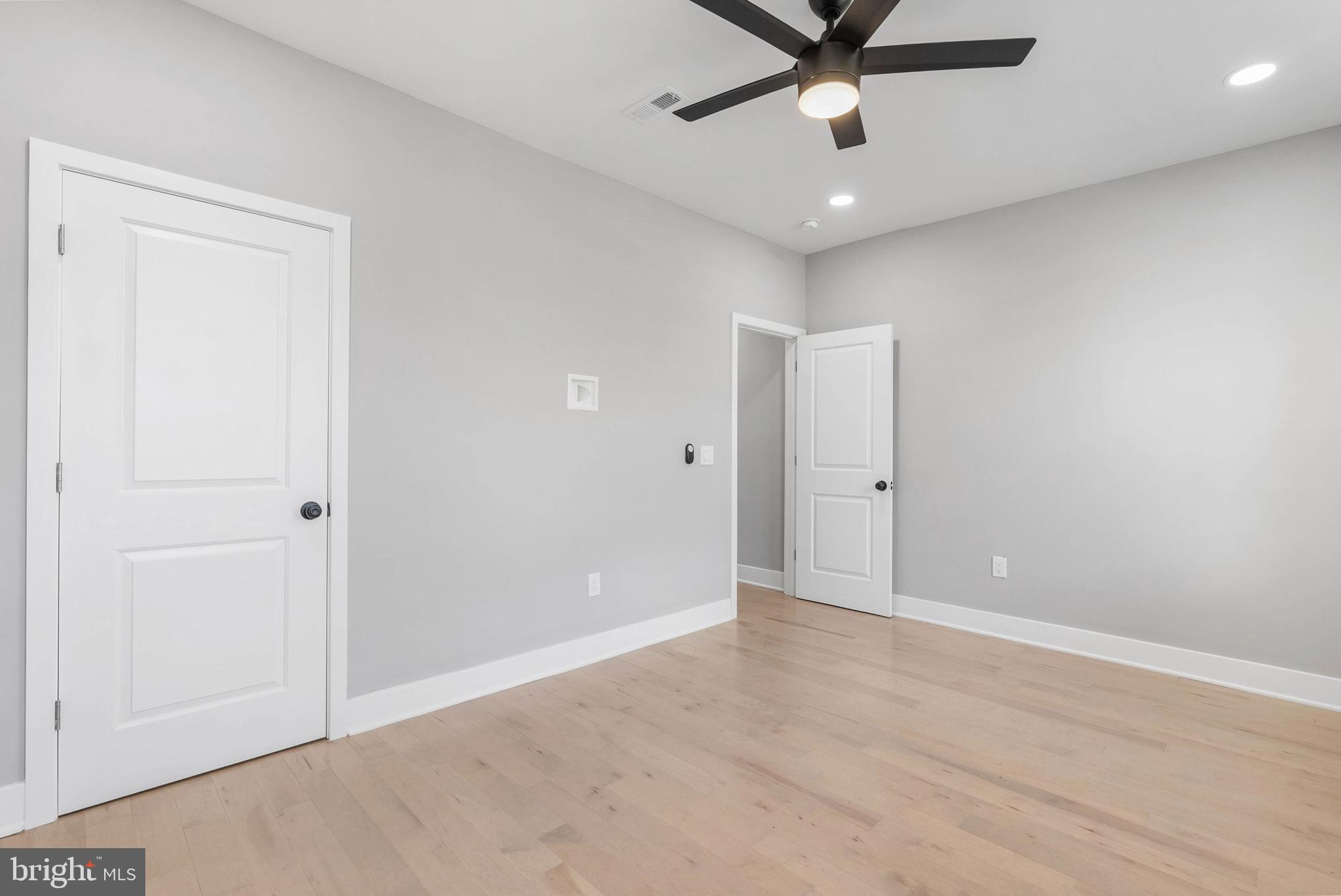 FAIRMOUNT - Commercial Sale