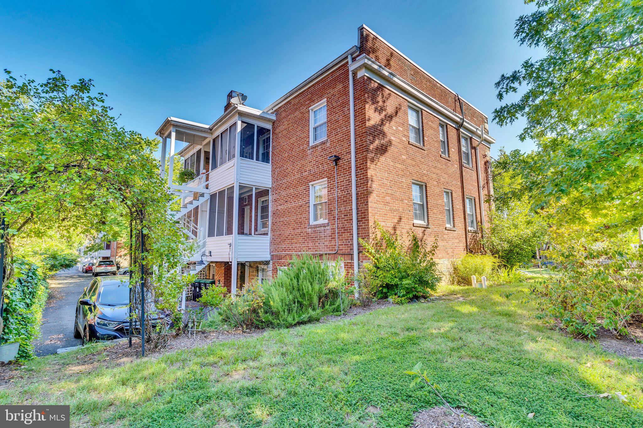 ROSEMONT - Residential Lease