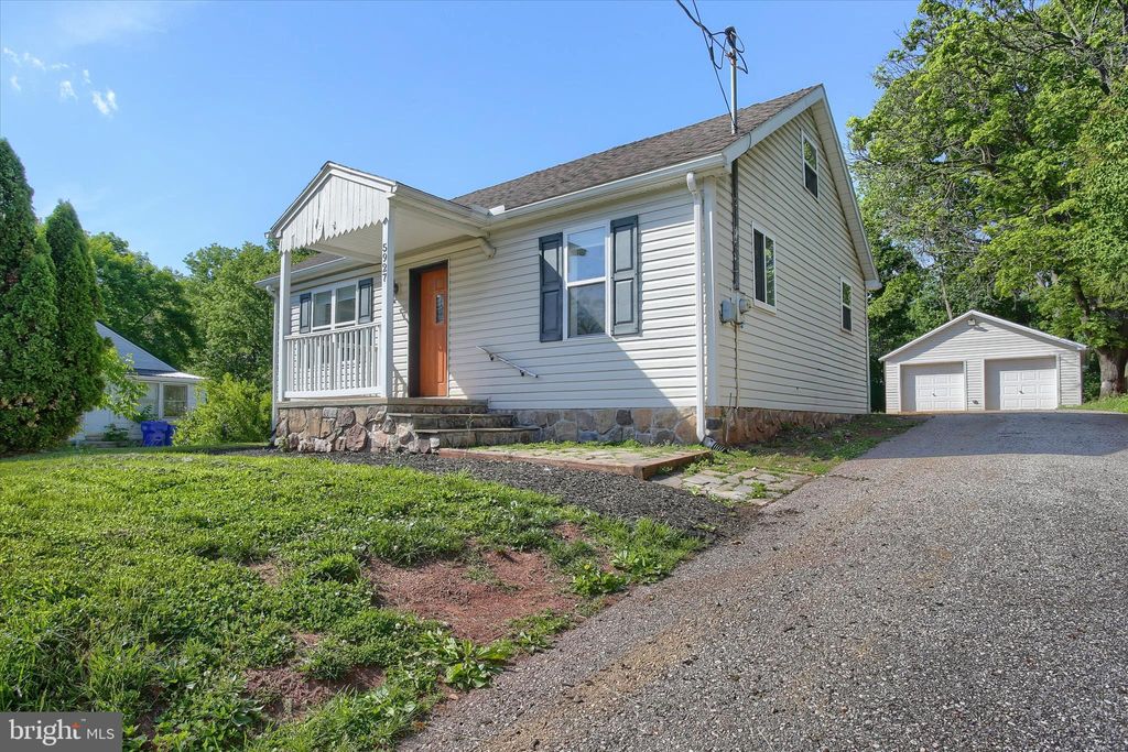 Photo of 5927 Susquehanna Trail, MANCHESTER, PA 17345 (MLS # PAYK2103346)