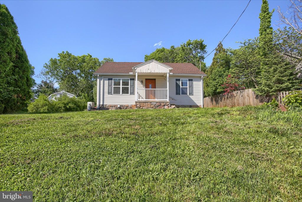 Photo of 5927 Susquehanna Trail, MANCHESTER, PA 17345 (MLS # PAYK2103346)