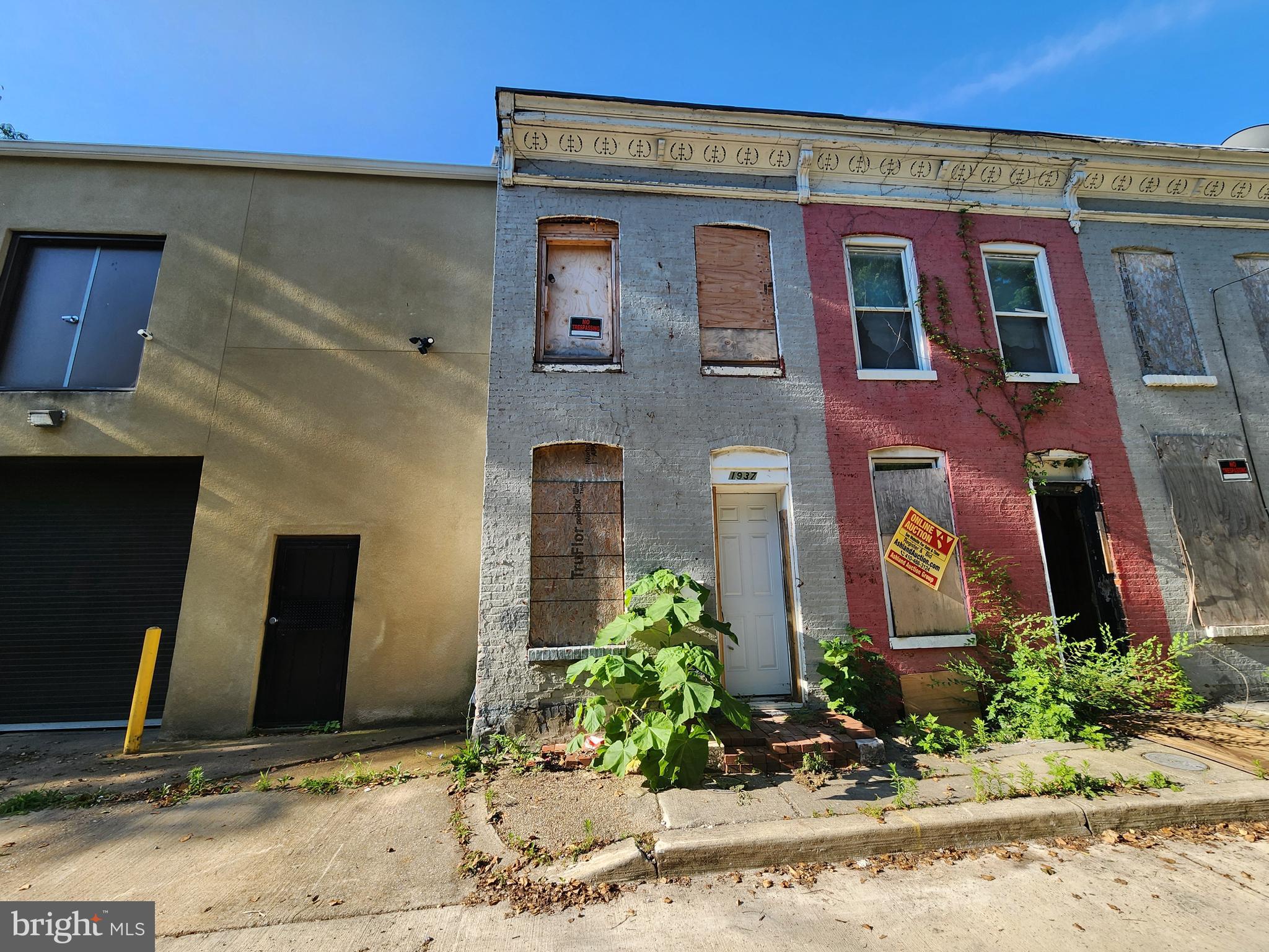 ONLINE AUCTION: Bidding begins 08/06/2025 @ 10:00 AM. Bidding ends 08/08/2025 @ 12:20 PM. List Price is Suggested Opening Bid. 2 Story Shell Townhouse located in the Boyd-Booth area of Baltimore City. Residents can enjoy the nearby attractions such as the Westside Shopping Center, Grace Medical Center, Carroll Park, Carroll Park Golf Course, Mount Clare Junction Shopping Center, & West Baltimore MARC Station. Property is Vacant. Easy Access to Major Traffic Artery Wilkens Ave. Deposit: $5,000.