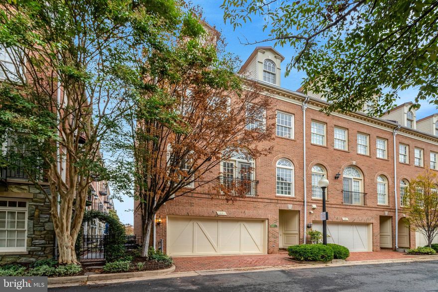 Rarely available riverfront townhome in Ford’s Landing with breathtaking U.S. Capitol views. This elegant three-bedroom plus den residence features brand-new windows, refinished hardwood floors, and fresh paint throughout. Watch boats sail by as you cook in the chef’s kitchen, or unwind in the serene primary suite with a walk-in closet and spa-like bath. Come sail away and enjoy the private terrace—perfect for taking in the river views, birdwatching, or relaxing with your favorite book. Experience the best of luxury riverfront living, with Old Town’s finest shops and restaurants just steps from your door.