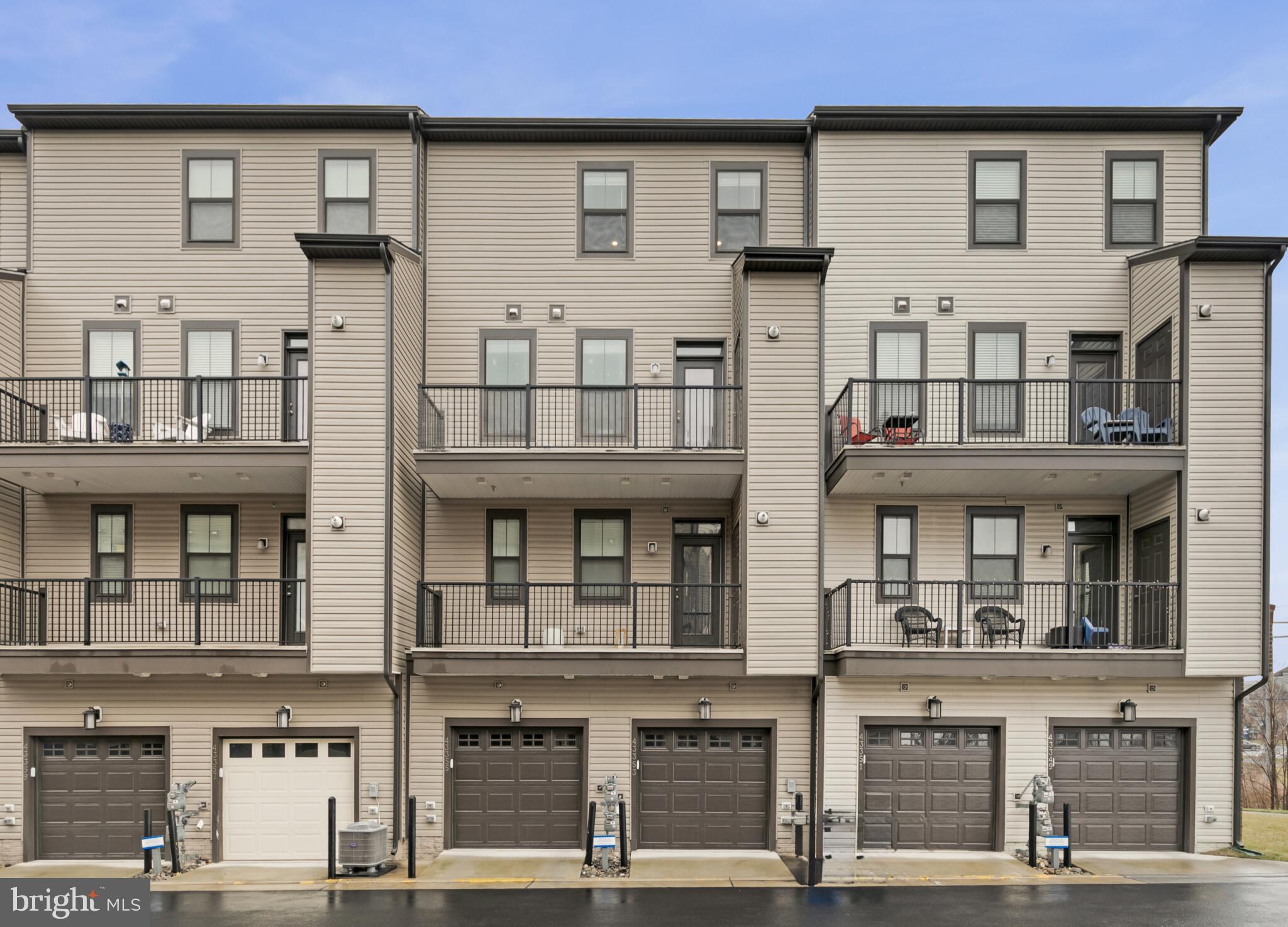 METRO WALK AT MOOREFIELD STATION - Residential