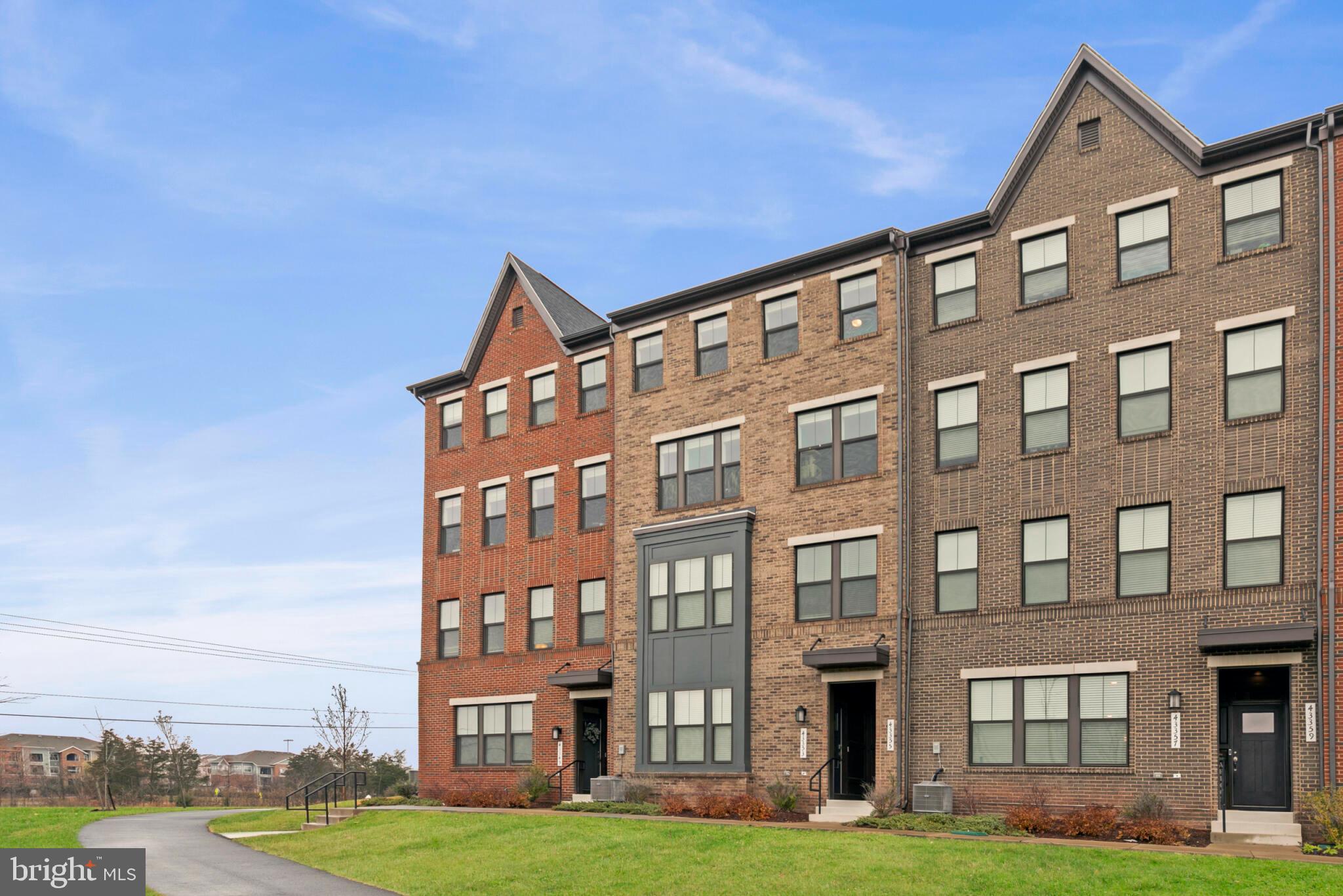 METRO WALK AT MOOREFIELD STATION - Residential