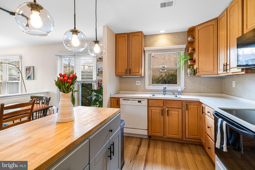 Photo of 15 Fox Lair Village, MEDIA, PA 19063 (MLS # PADE2111794)