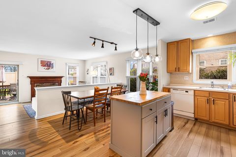 Townhouse For Sale - 15 Fox Lair Village<br/> Delaware County, MEDIA, PA 19063