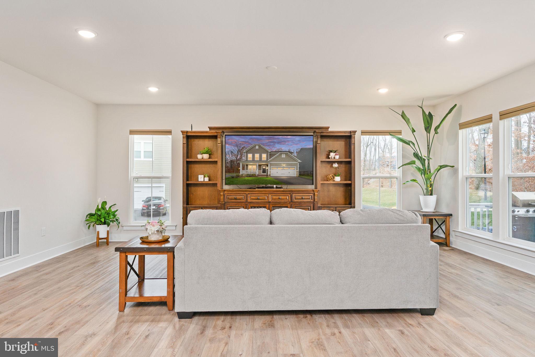 POTOMAC SHORES - Residential