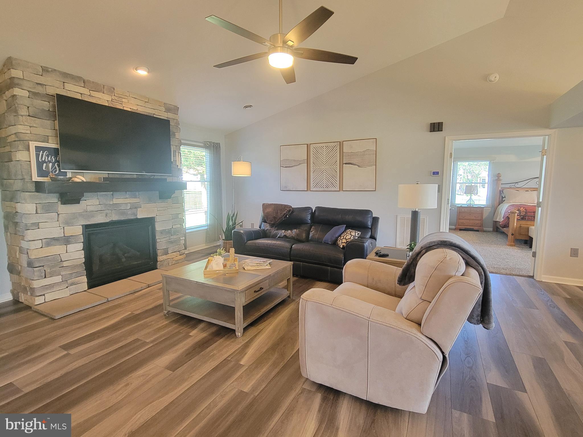 SOUTH POINTE - Residential