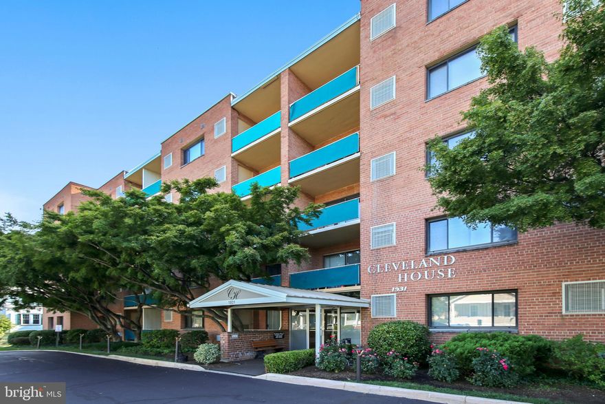 This charming condo with refinished floors, newer white kitchen with granite counters, newer bath, as well as fresh neutral paint is ready for occupancy!  It has reserved parking, extra storage and a balcony for al fresco dining. A commuter's dream: half mile to Courthouse Metro, easy access to the George Washington Parkway, DC and Georgetown by car; also ART, GUT and Metro bus stops along Lee Highway.  Two blocks to MOMS Organic Market, close to Starbucks and Italian Store.