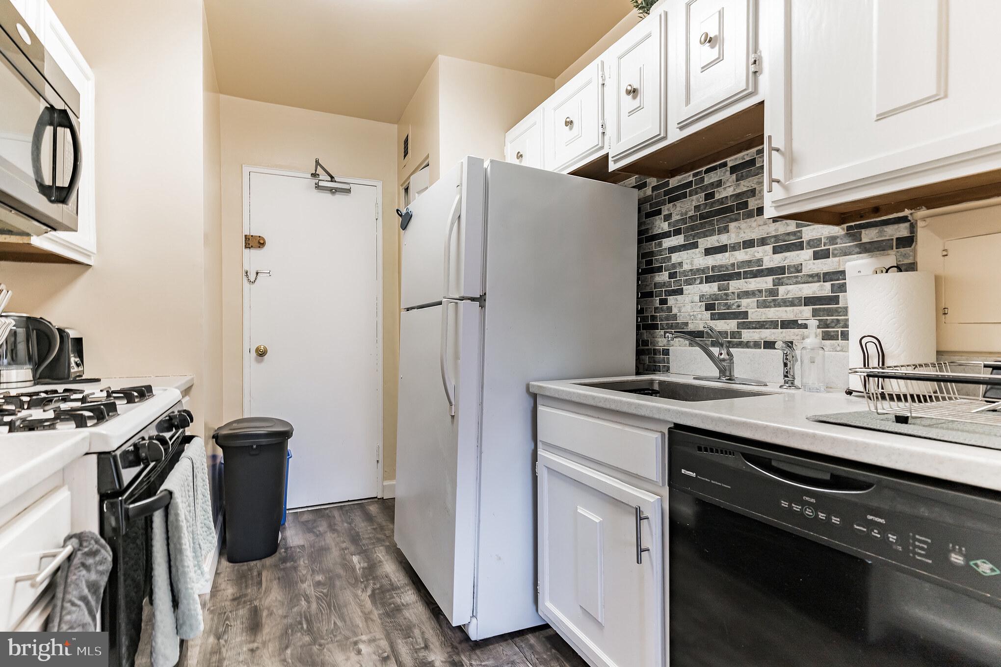 LANCASTER - Residential Lease