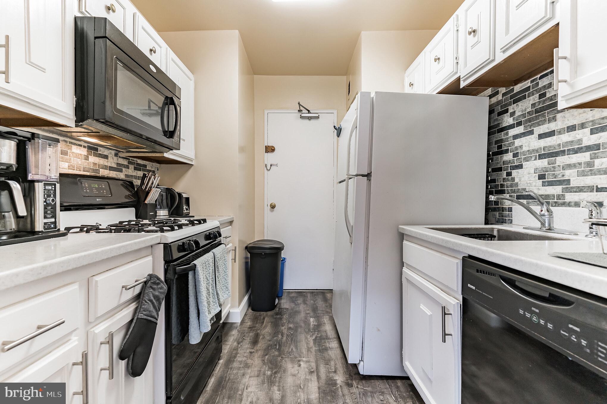 LANCASTER - Residential Lease