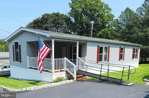 Mobile Home For Sale - 5 Ploskina Lane<br/> GLENMOORE, PA 19343