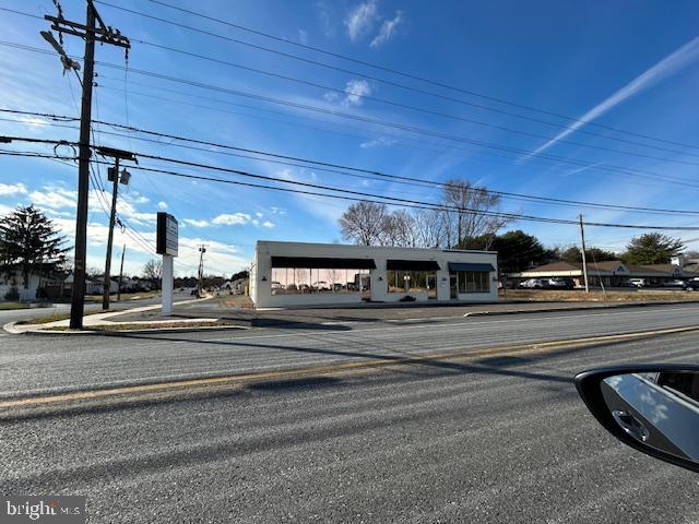 701 N MAIN STREET 705