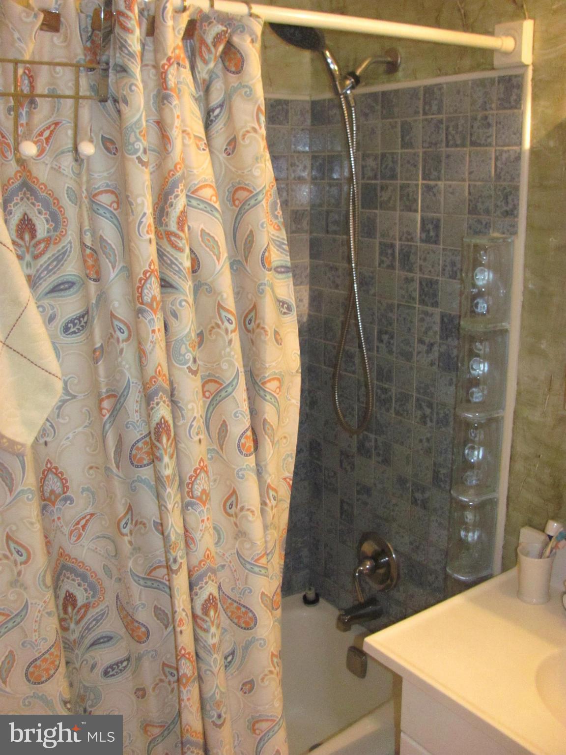 RESTON - Residential Lease