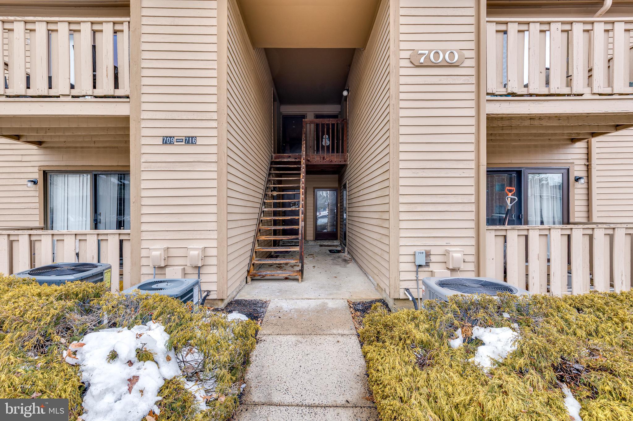 716 WOODHOLLOW DRIVE