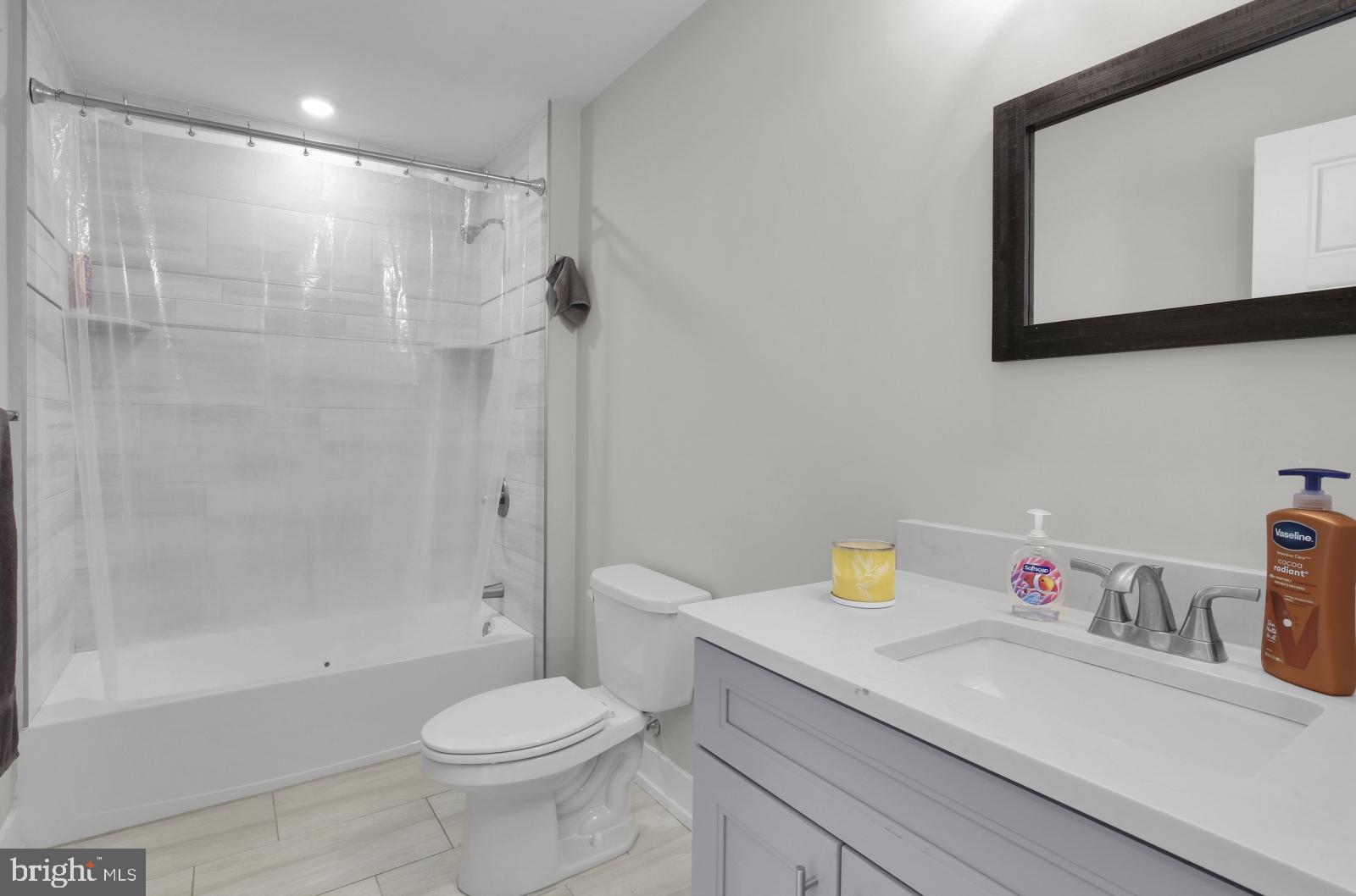 PHILADELPHIA (NORTH) - Residential Lease