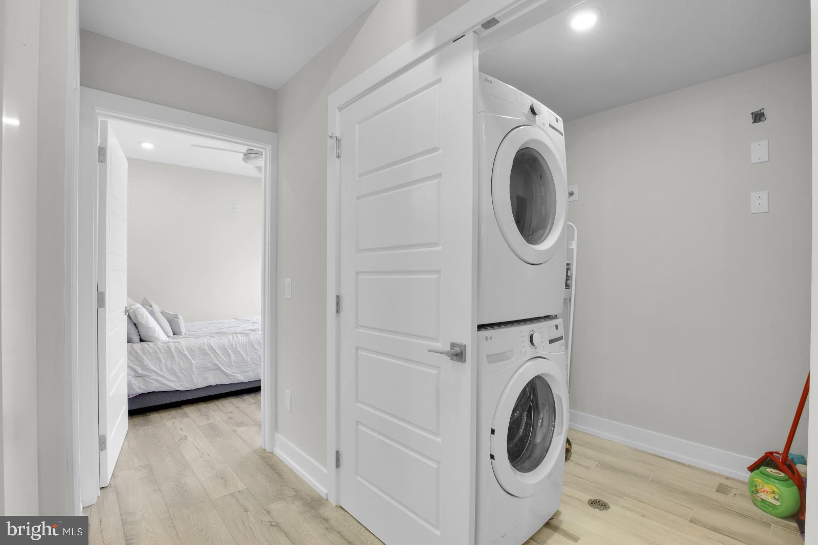 PHILADELPHIA (NORTH) - Residential Lease