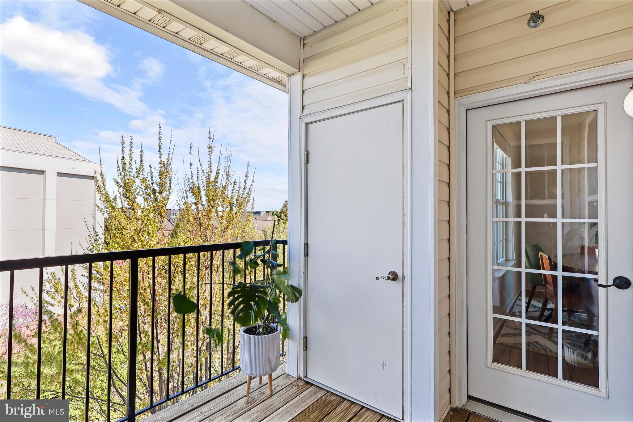 THE COMMONS ON POTOMAC SQUARE - Residential