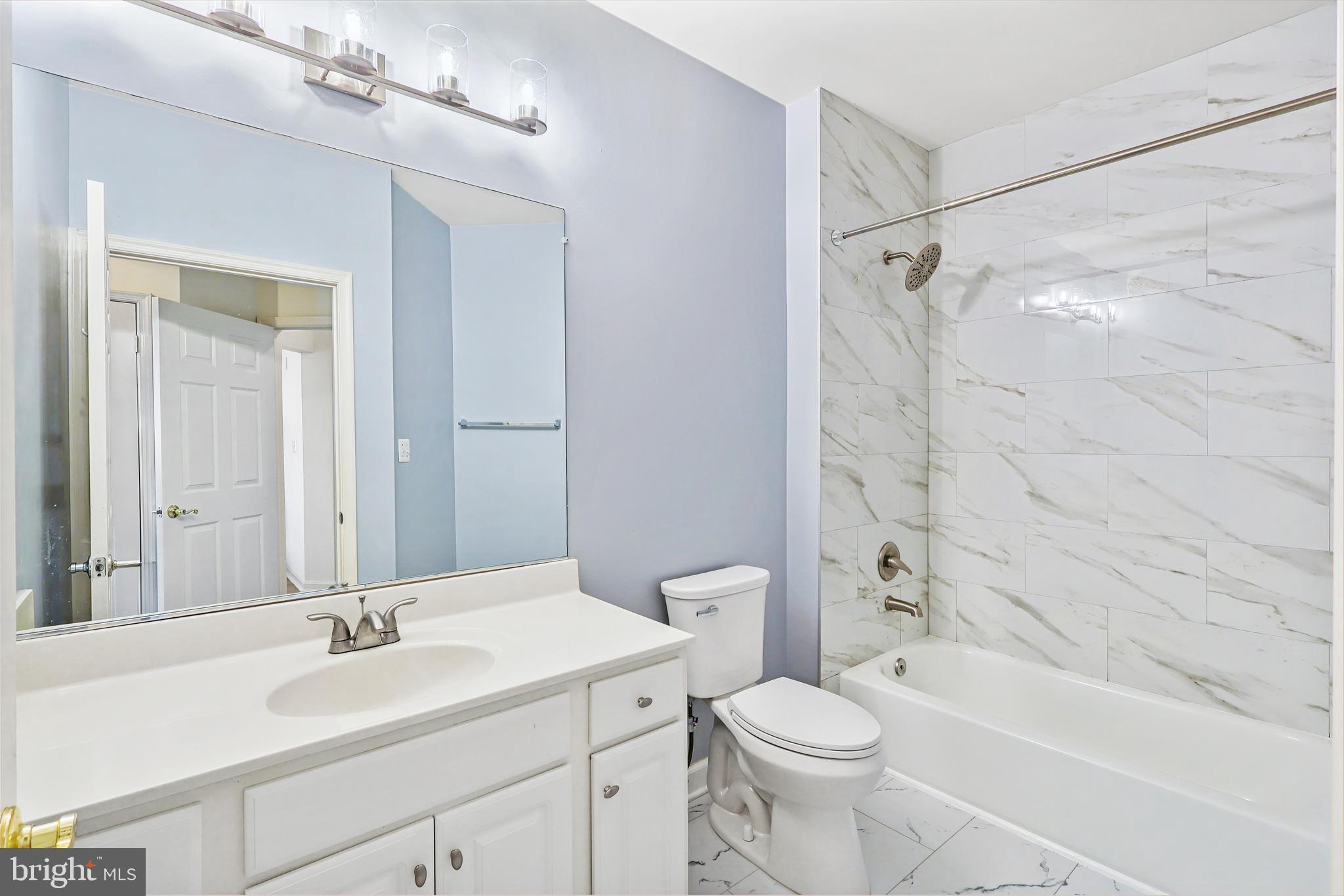 THE COMMONS ON POTOMAC SQUARE - Residential