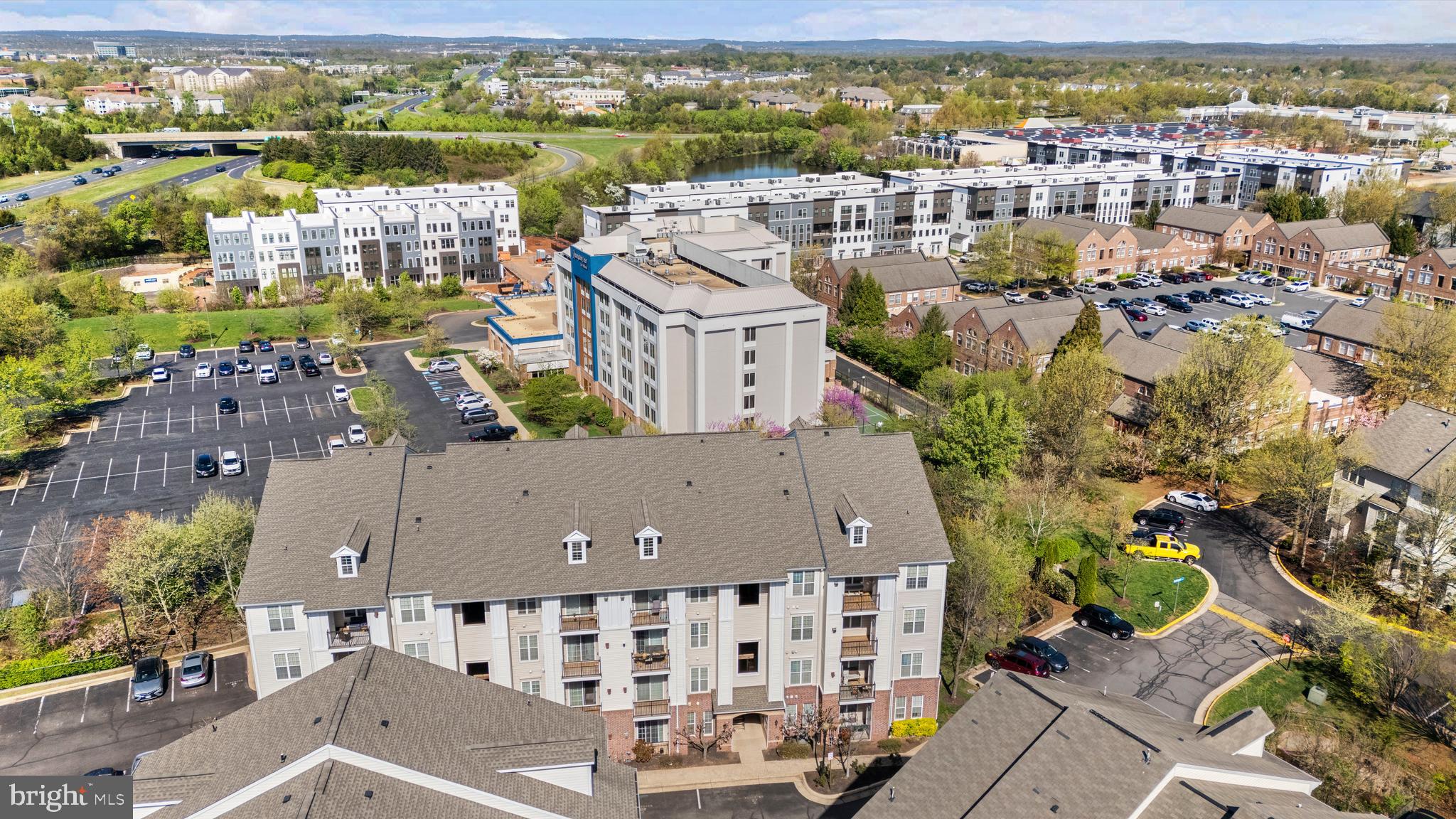 THE COMMONS ON POTOMAC SQUARE - Residential