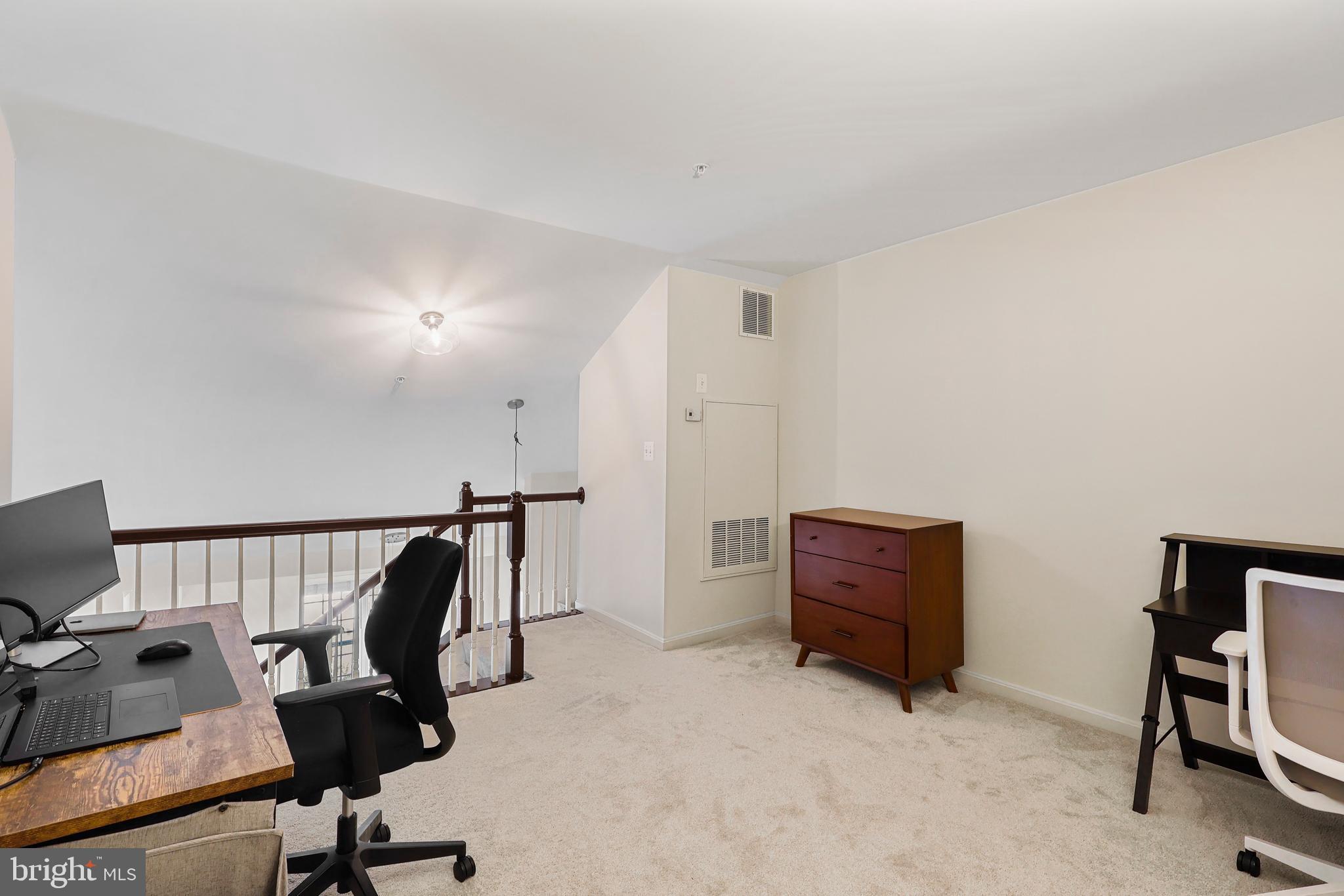 THE COMMONS ON POTOMAC SQUARE - Residential