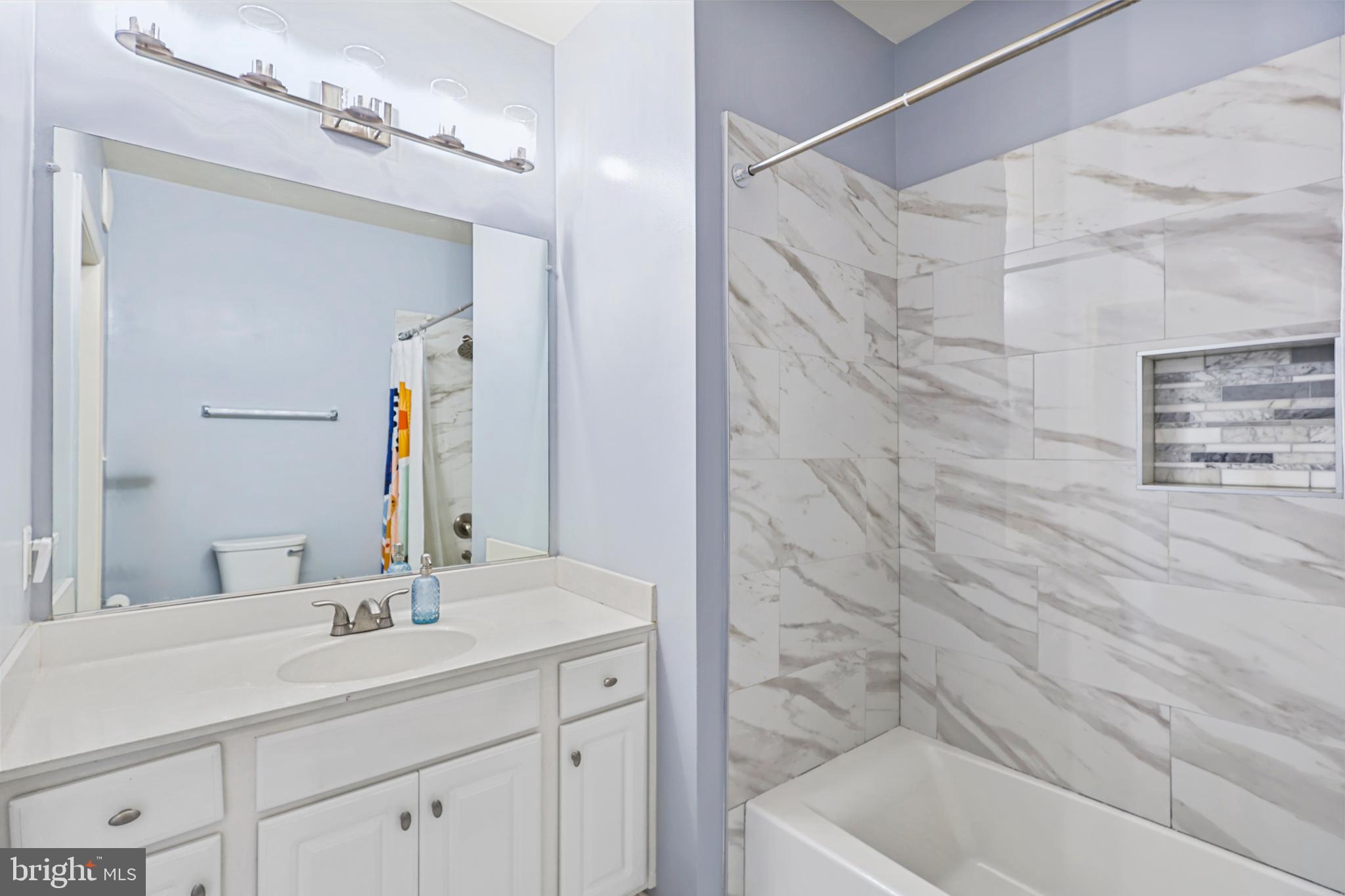 THE COMMONS ON POTOMAC SQUARE - Residential