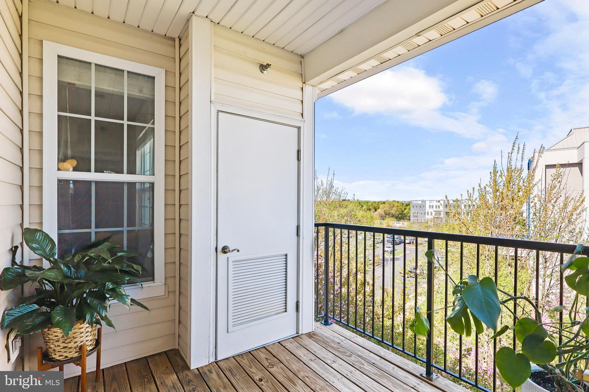 THE COMMONS ON POTOMAC SQUARE - Residential