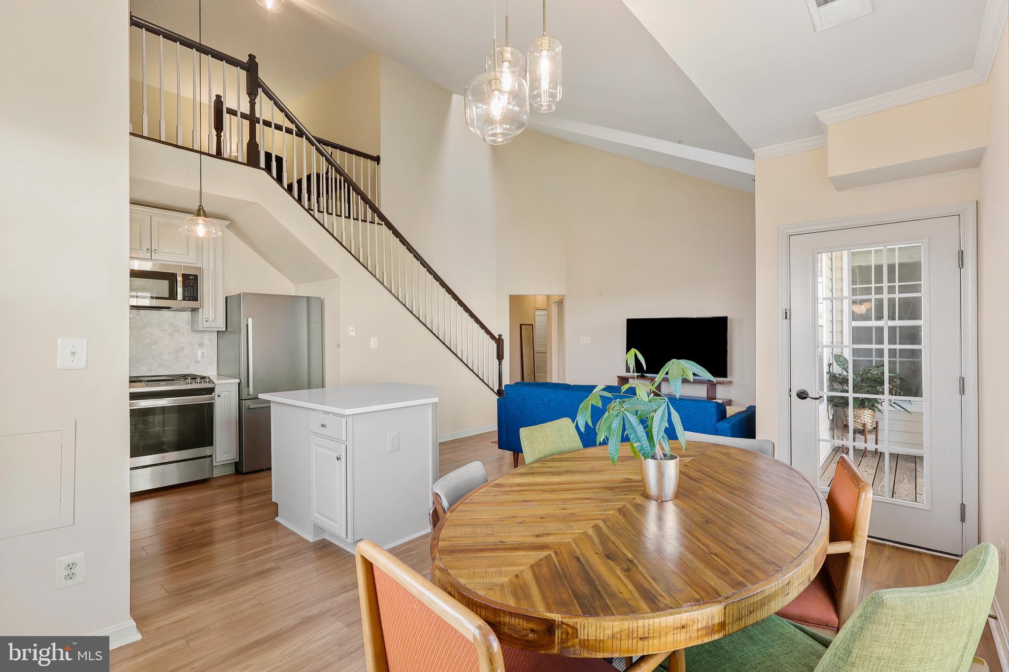 THE COMMONS ON POTOMAC SQUARE - Residential