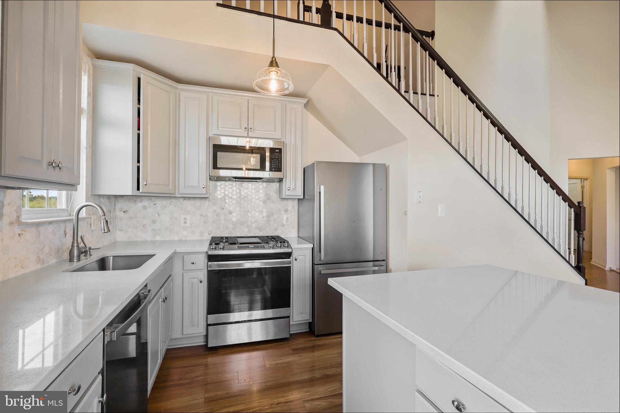 THE COMMONS ON POTOMAC SQUARE - Residential