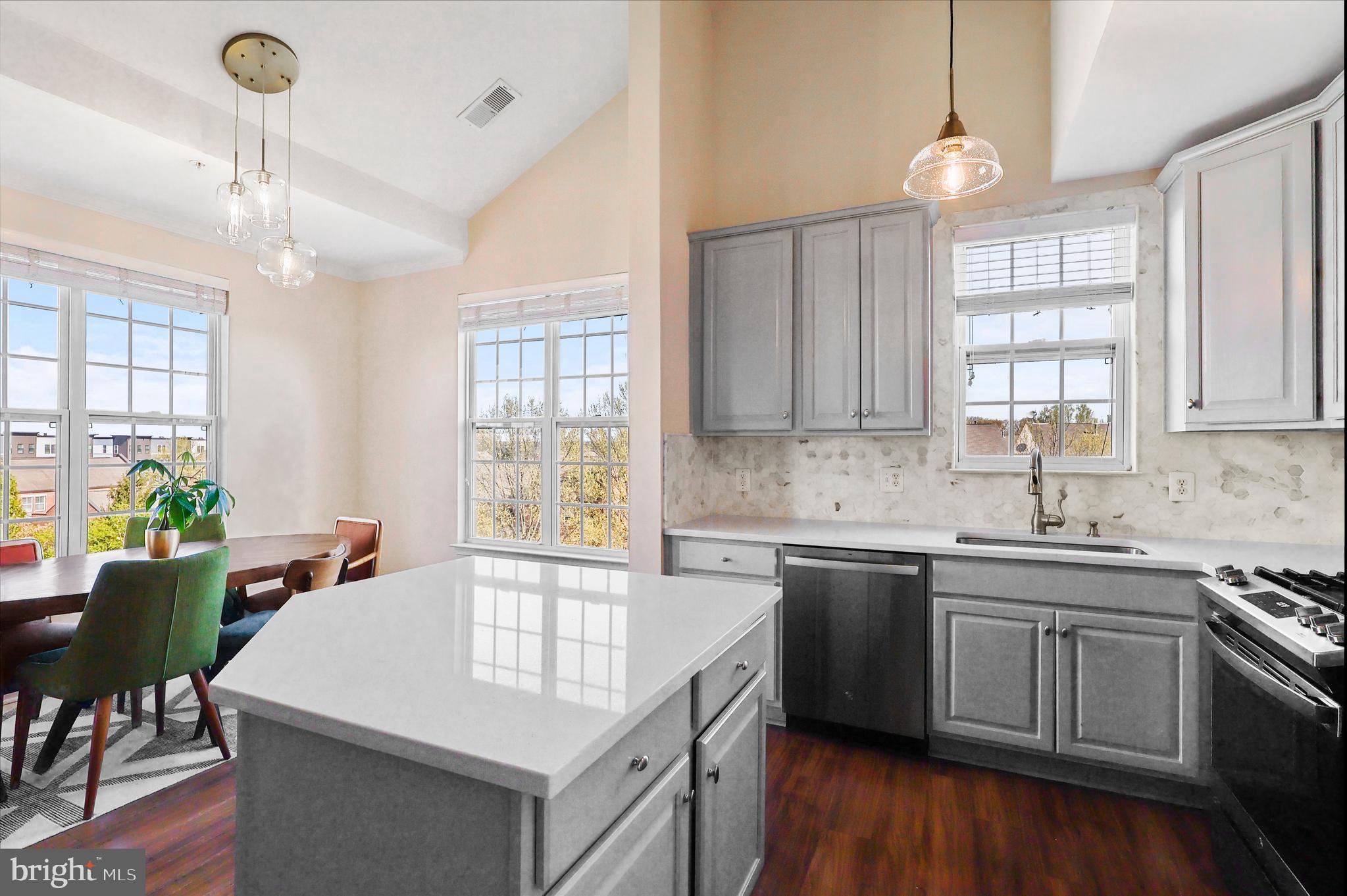 THE COMMONS ON POTOMAC SQUARE - Residential