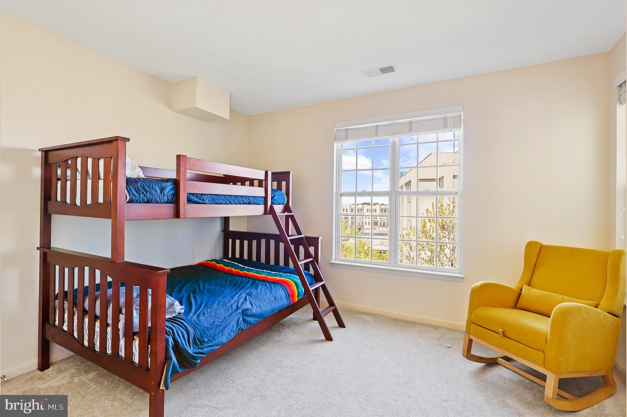 THE COMMONS ON POTOMAC SQUARE - Residential