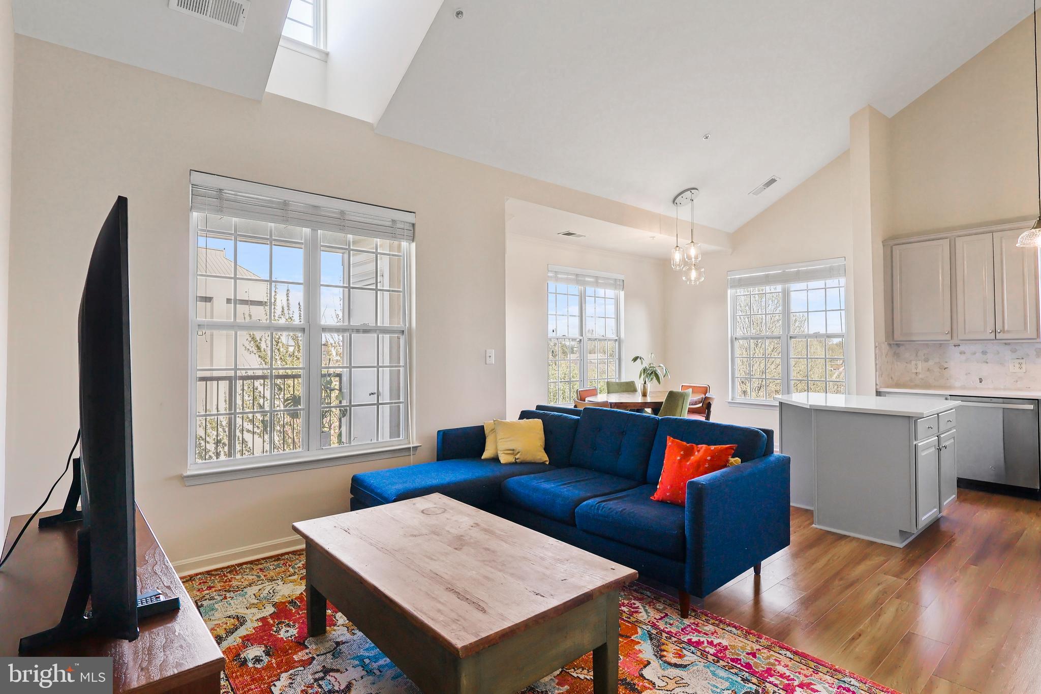 THE COMMONS ON POTOMAC SQUARE - Residential