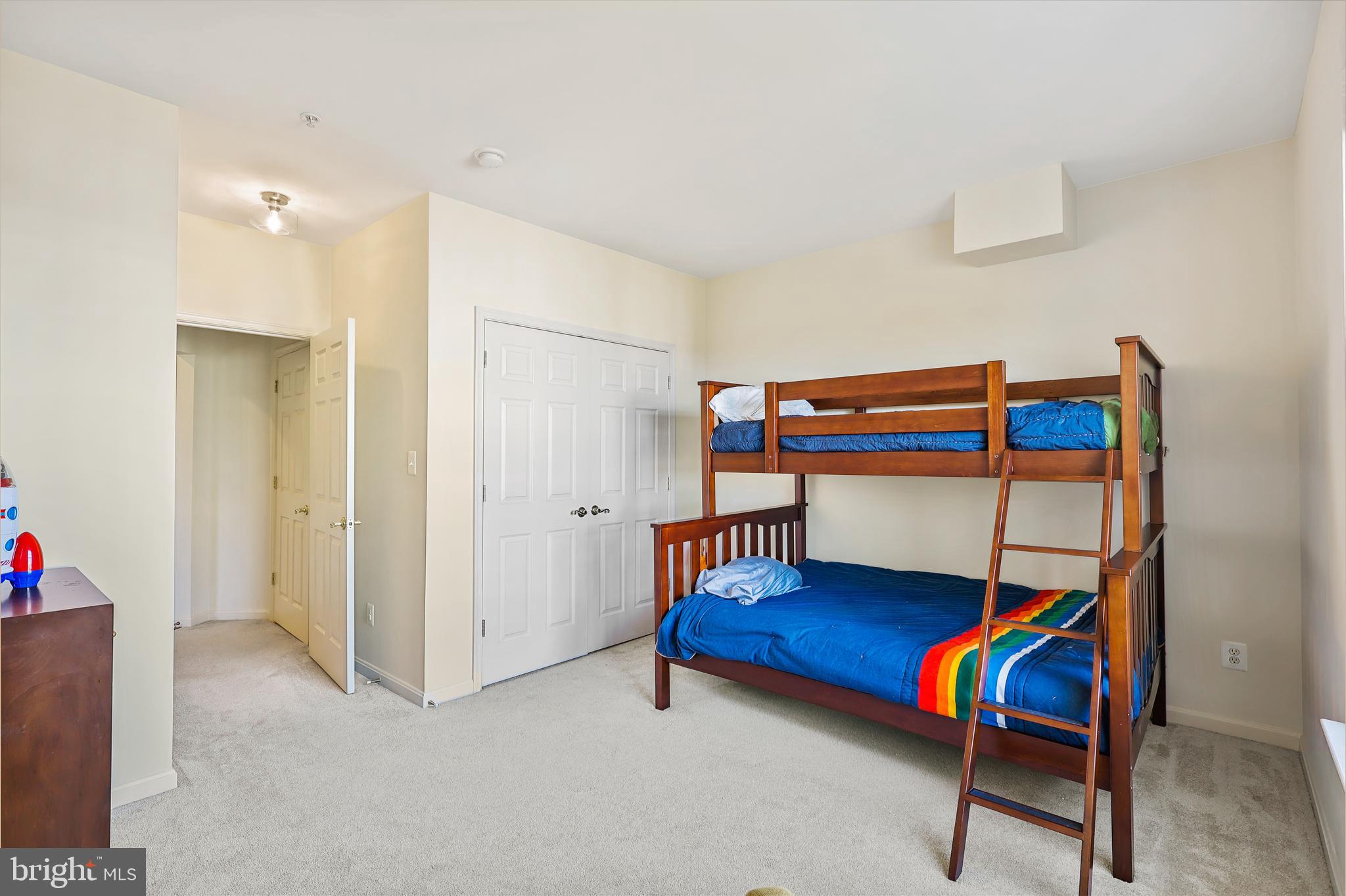 THE COMMONS ON POTOMAC SQUARE - Residential